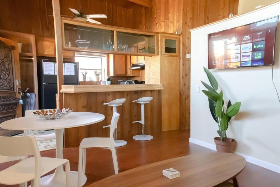 Mission Beach Bungalow: Steps to Ocean, Parking! Apartment in Mission Beach