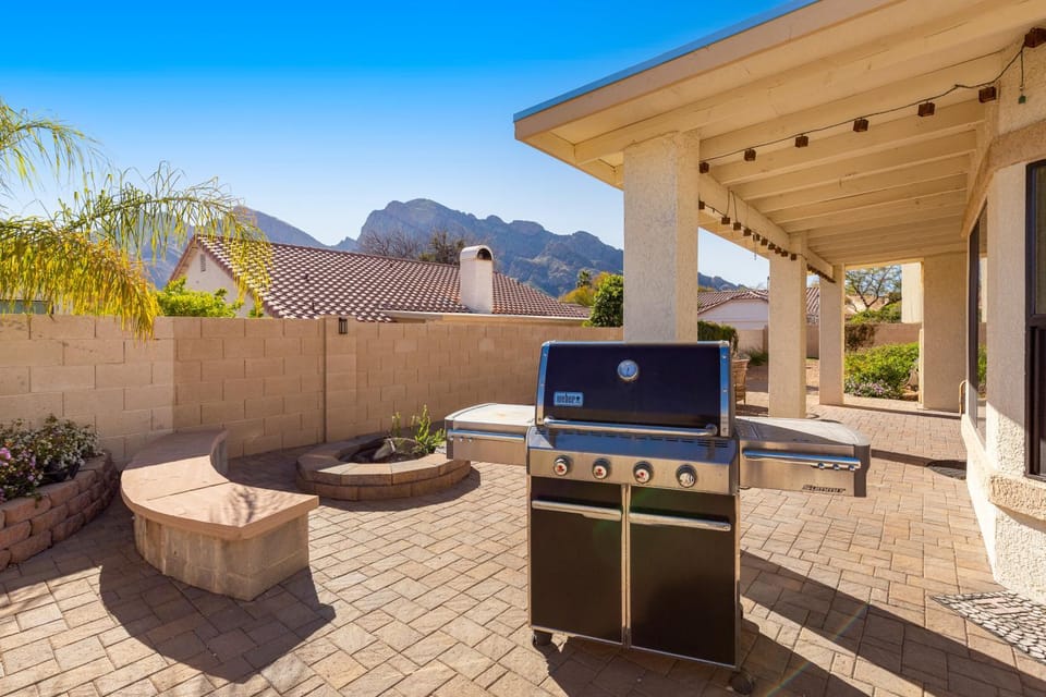 Laurelwood House in Casas Adobes