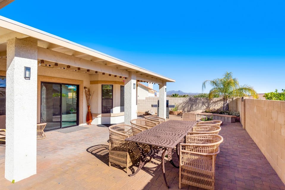 Laurelwood House in Casas Adobes