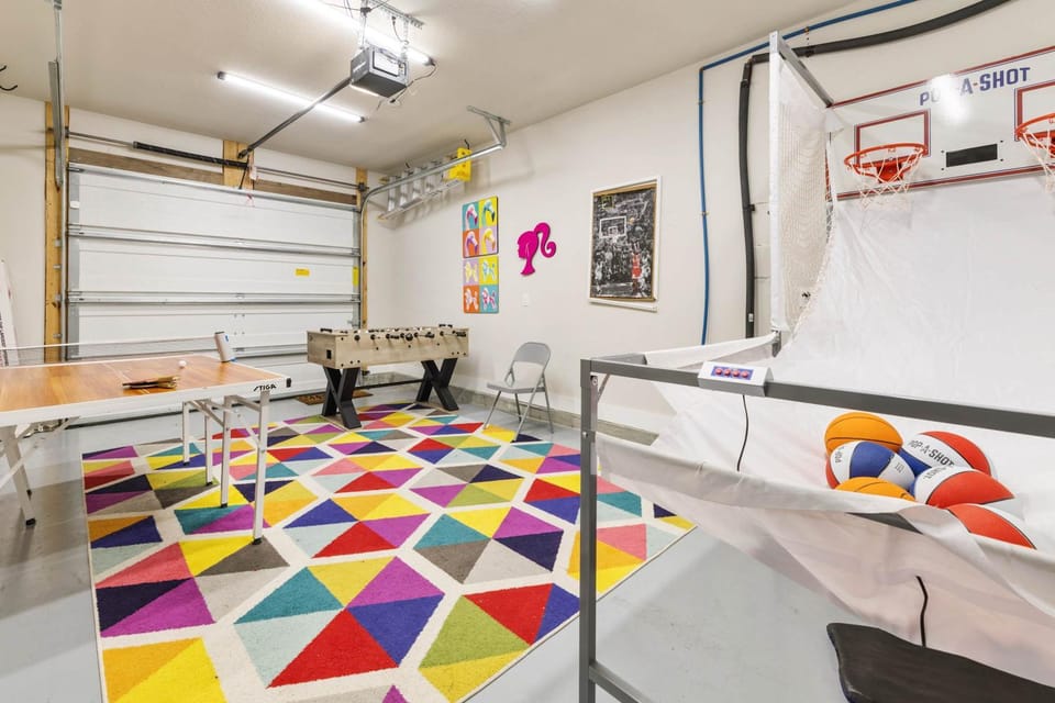 Indoor Pirate retreat with Elevator gameroom close to beach House in Perdido Key