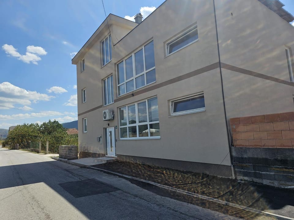 Property building, Facade/entrance, Day, Neighbourhood, Parking