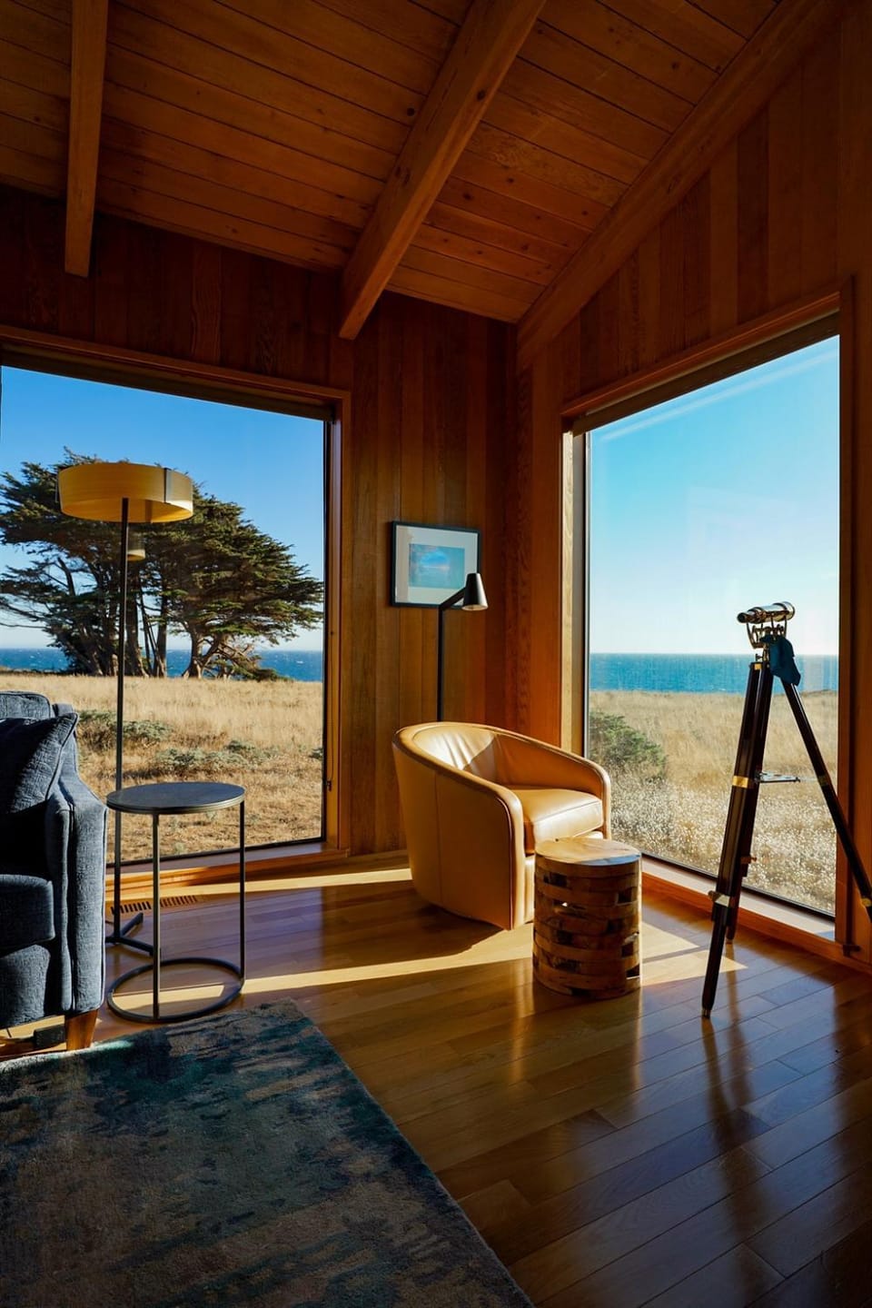 Natural landscape, View (from property/room), Living room, Seating area, City view, Sea view