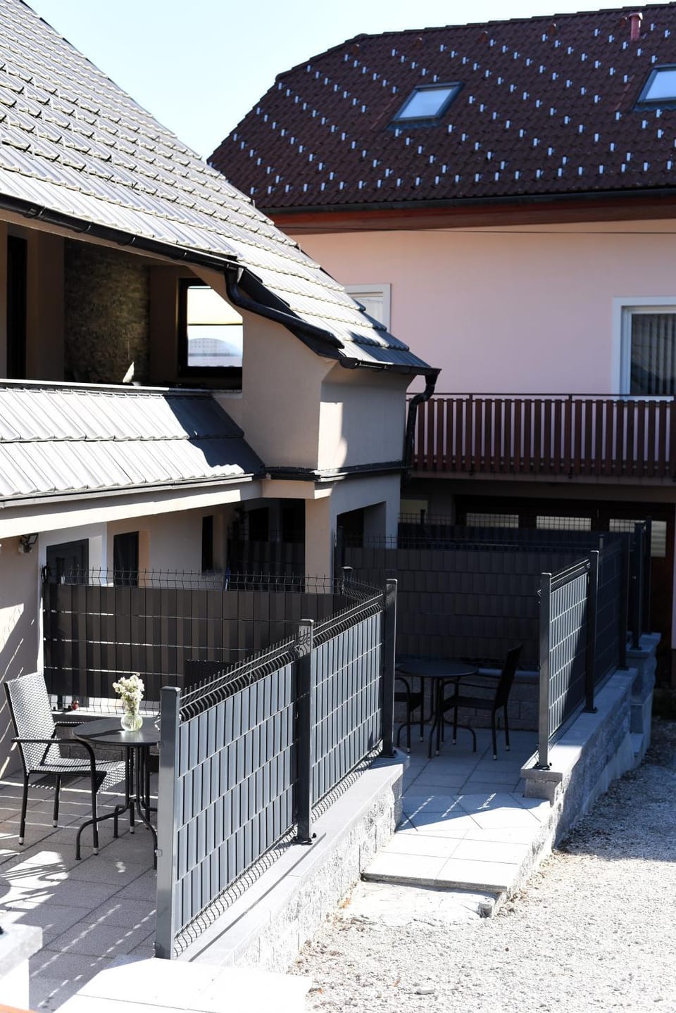 Property building, Day, Balcony/Terrace