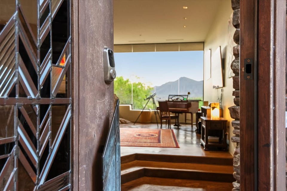 Scottsdale family 4BR Oasis with Pool and Modern Living House in Pinnacle Peak