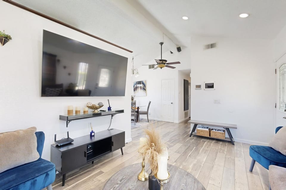 Adobe Sunburst House in Palm Springs