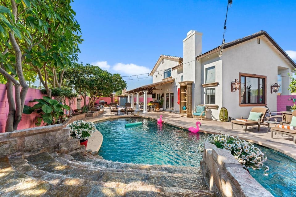 Property building, Patio, Day, Natural landscape, Garden, Garden view, Pool view, Swimming pool, sunbed