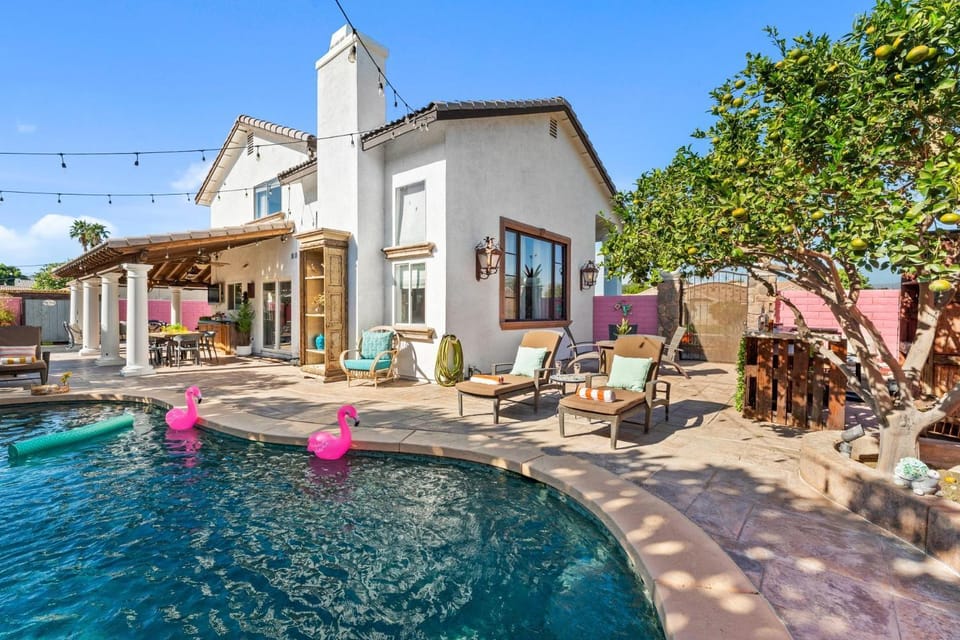 Property building, Patio, Spring, Day, Garden, Garden view, Pool view, Swimming pool, sunbed