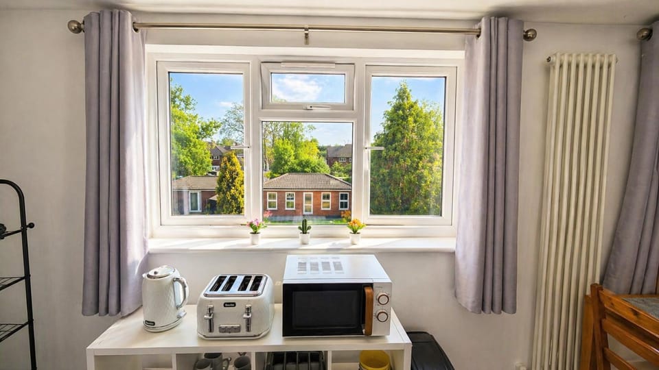 ValueStays Self Contained Studio Windsor Legoland Apartment in Windsor