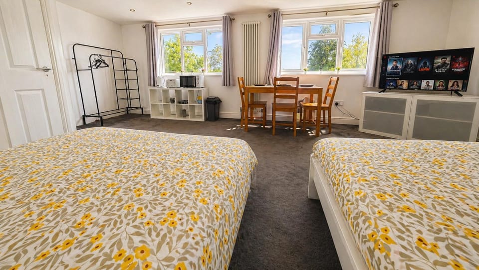 ValueStays Self Contained Studio Windsor Legoland Apartment in Windsor