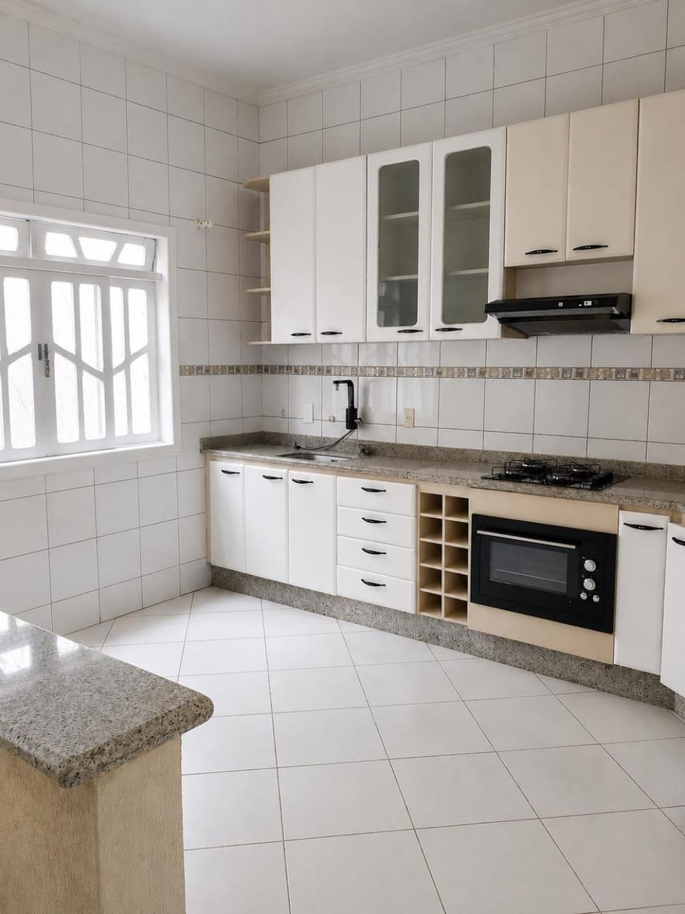 Kitchen or kitchenette, minibar, stove