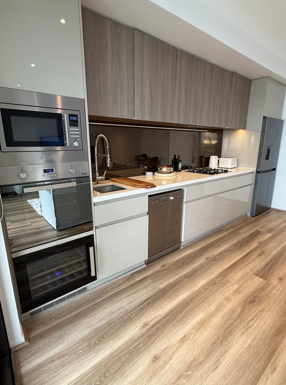 Modern Inner City Resort Near Train with Free Parking and Rooftop Pool Apartment in Mascot