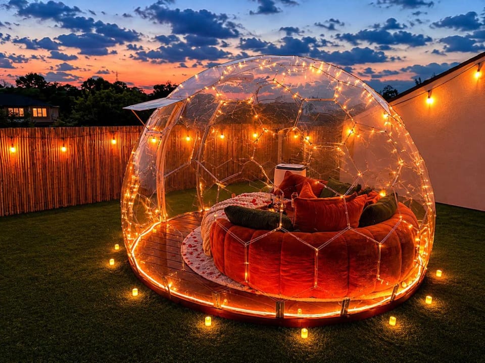Sleeps 25 - Karaoke Dome Hot Tub Games Makeup Station & Rooftop Soccer House in Dallas