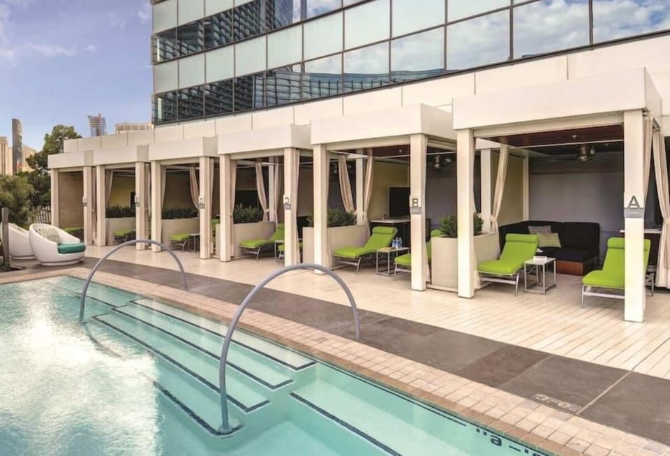 Property building, Pool view, Swimming pool, Swimming pool, sunbed