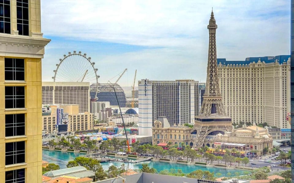 Nearby landmark, Bird's eye view, City view, Swimming pool
