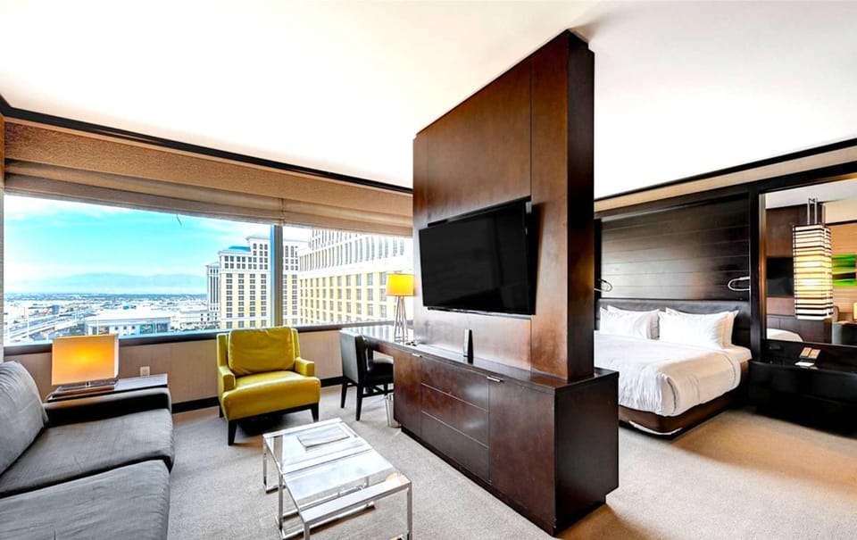 Communal lounge/ TV room, Bed, TV and multimedia, Living room, Photo of the whole room, Seating area, hair dresser