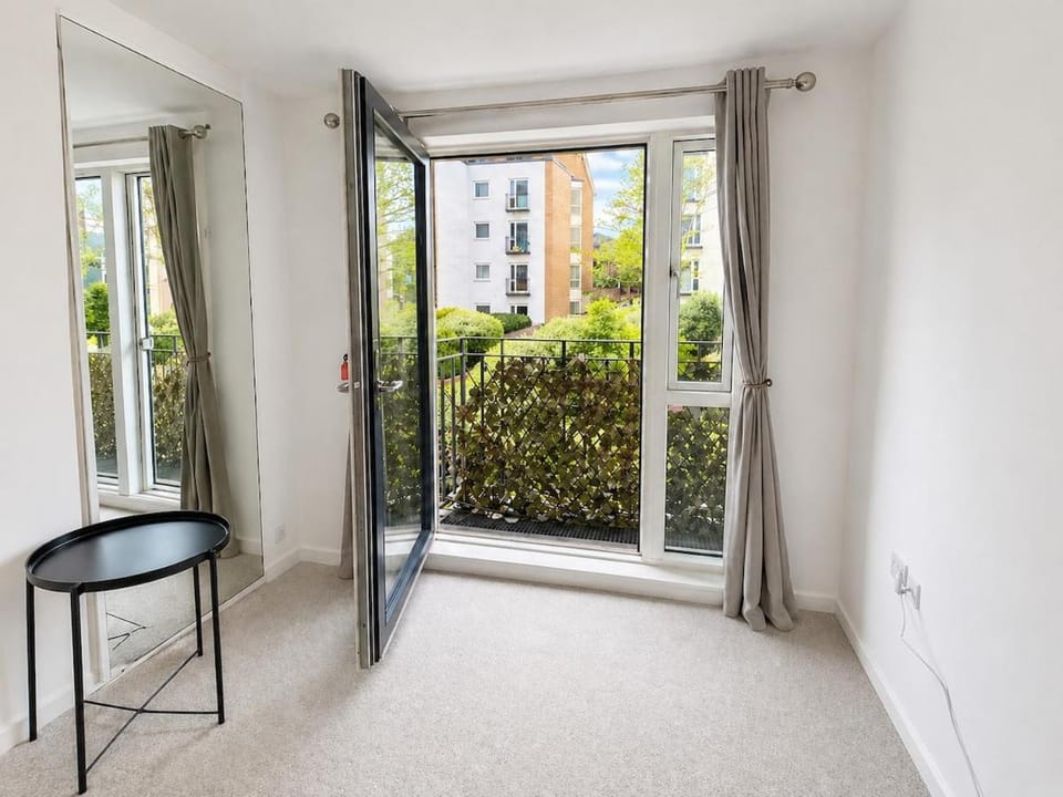 Luxury Apartment Near Chelsea & Imperial Wharf Apartment in London