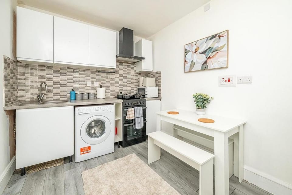 Group-friendly sleeps10 Work friendly relaxing House in Walsall