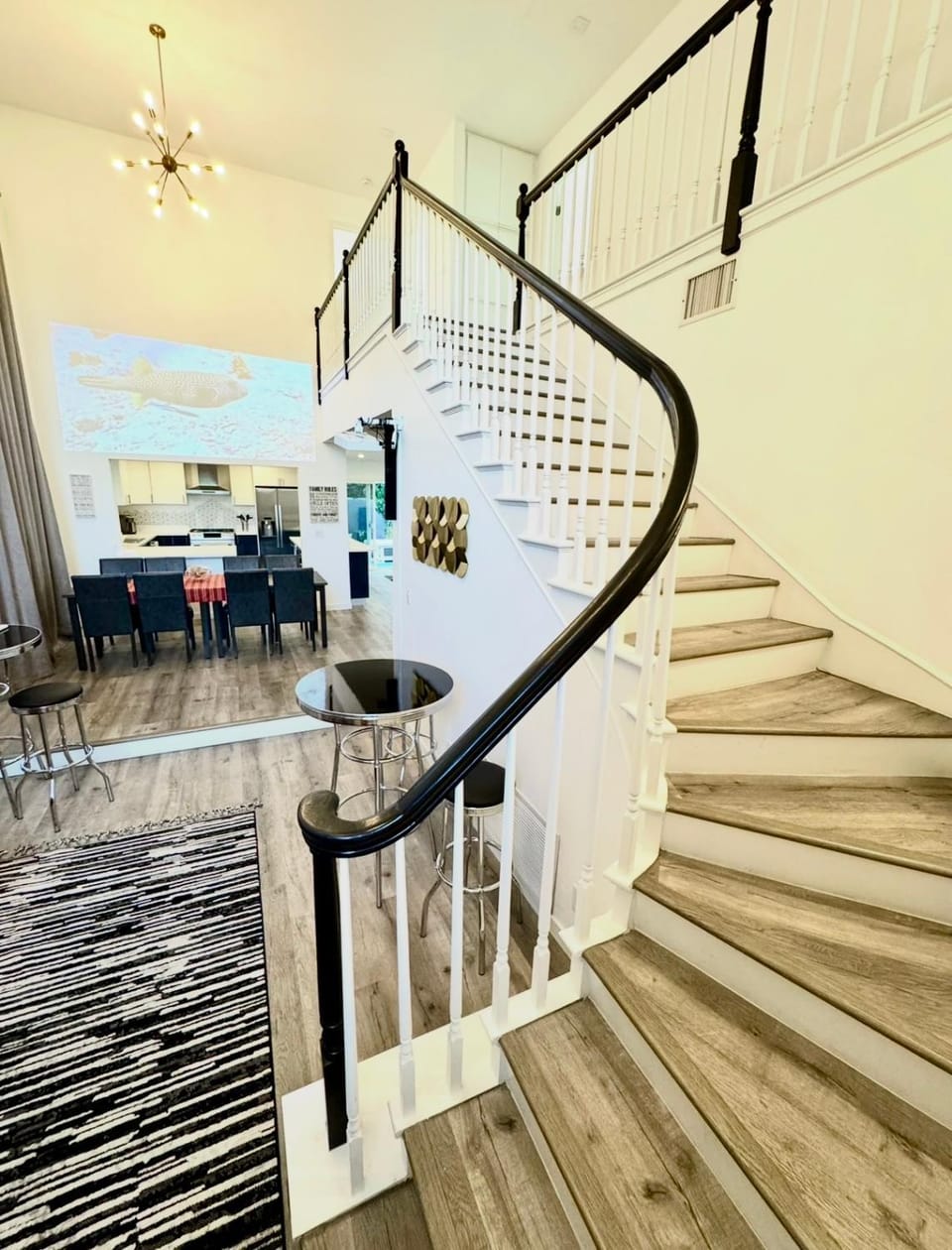 Luxury Modern 4BR Retreat with Hot Tub in Santa Monica House in Mar Vista