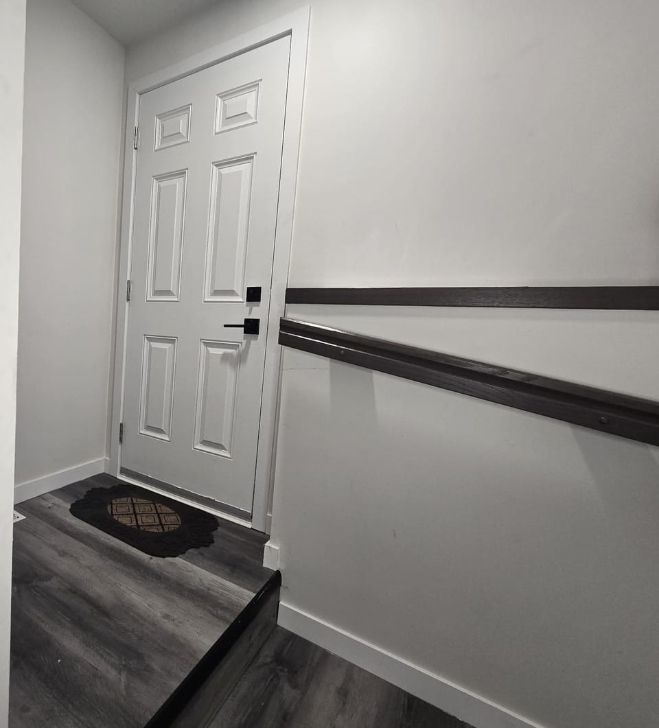 Cozy 2 Bedroom Basement Suite in Devonshire Park House in Winnipeg