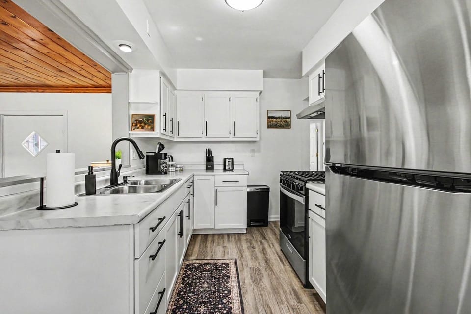 Modern 3BR Escape House in Michigan City