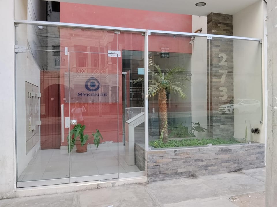 Facade/entrance