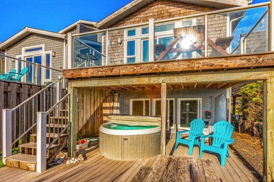 Beach Dreams South right on Moclips Beach House in Moclips