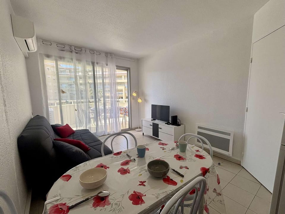 Appartement lumineux, vue parc - 4 pers. - FR-1-252-202 Apartment in Antibes