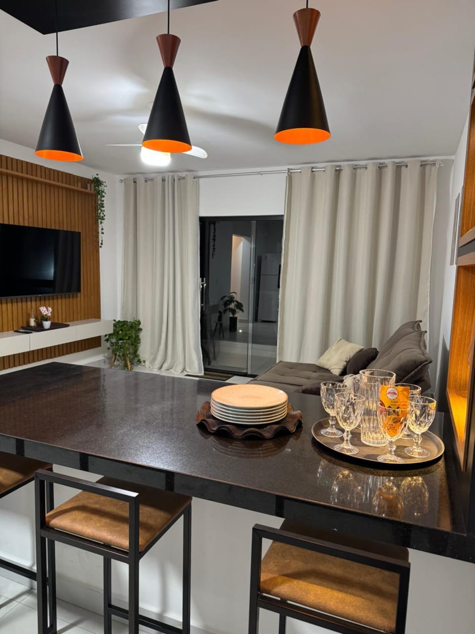 Living room, Food and drinks, Seating area, Dining area, Food