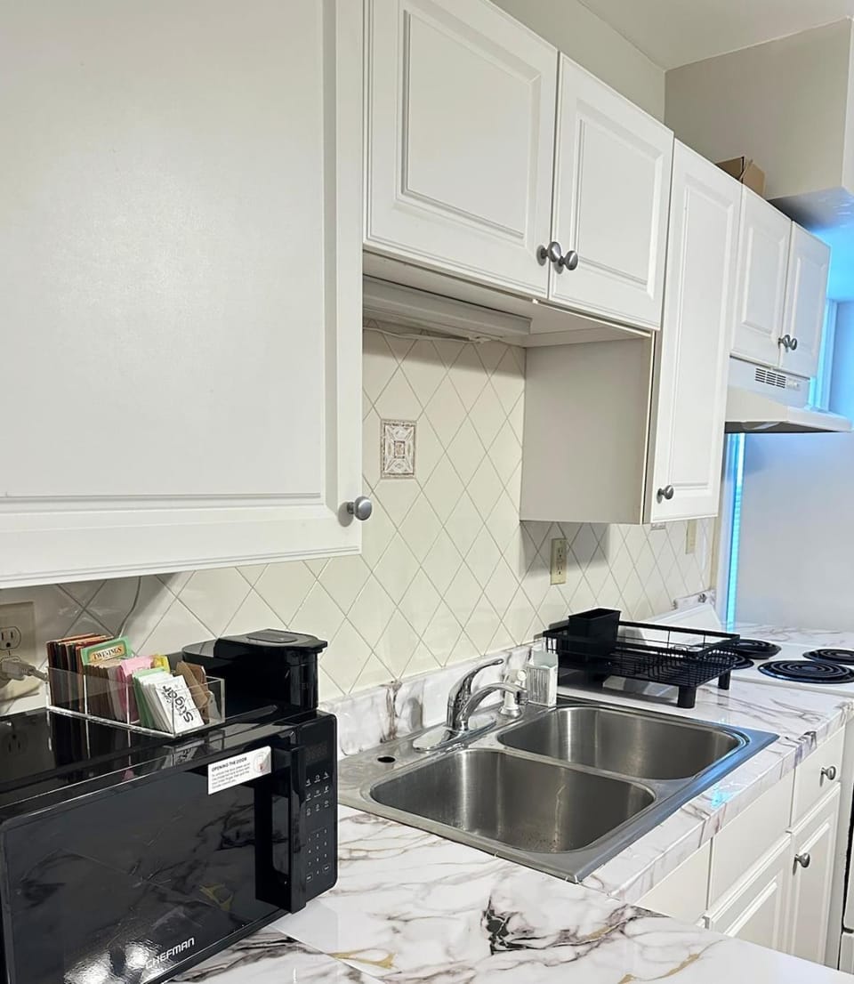 Chic 2BR in Fan District Sleeps 4 Free Parking Apartment in Richmond