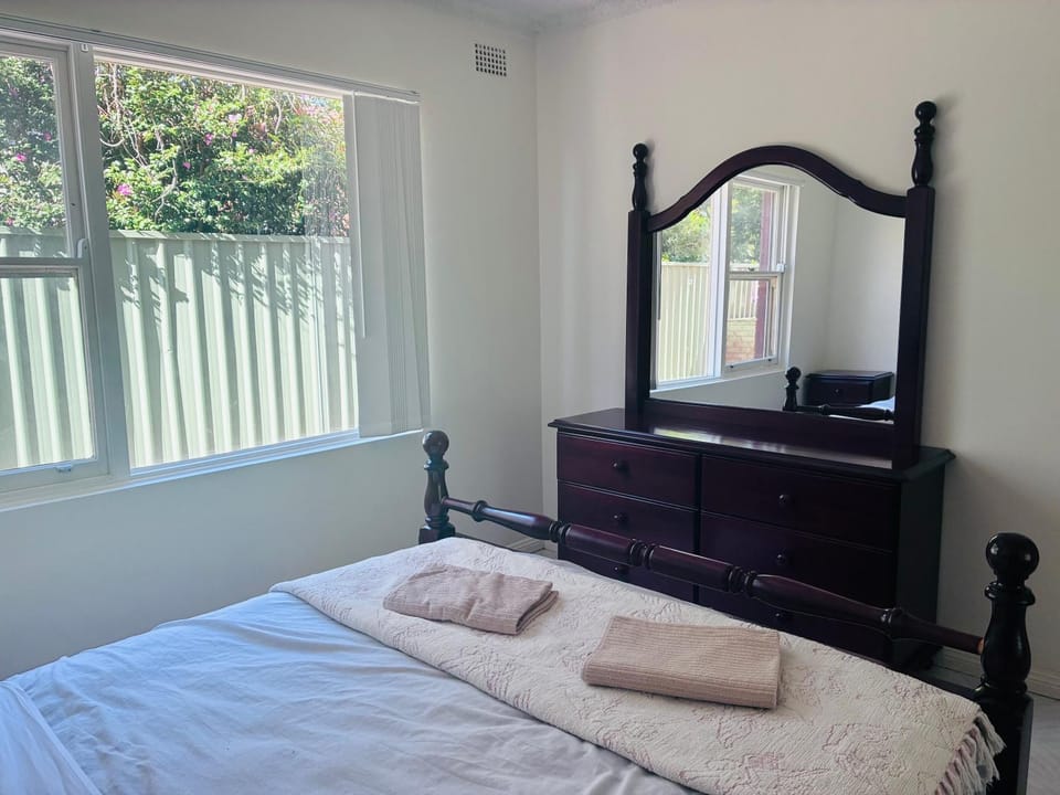 Queen Size Room guest house Bed and Breakfast in Sydney