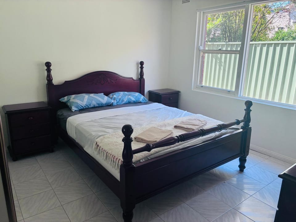 Queen Size Room guest house Bed and Breakfast in Sydney