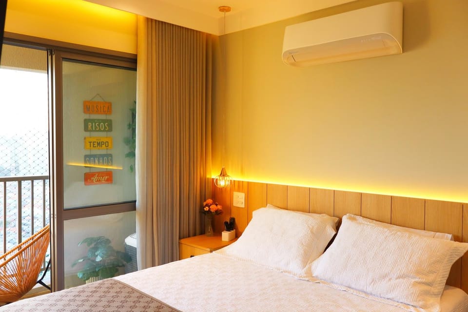 Bed, Bedroom, air conditioner