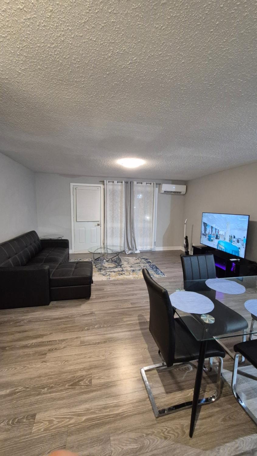 TV and multimedia, Living room, Seating area, Dining area, air conditioner