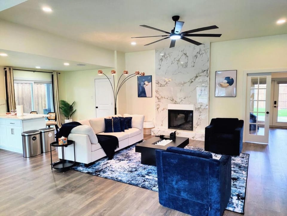 Living room, Seating area, fireplace