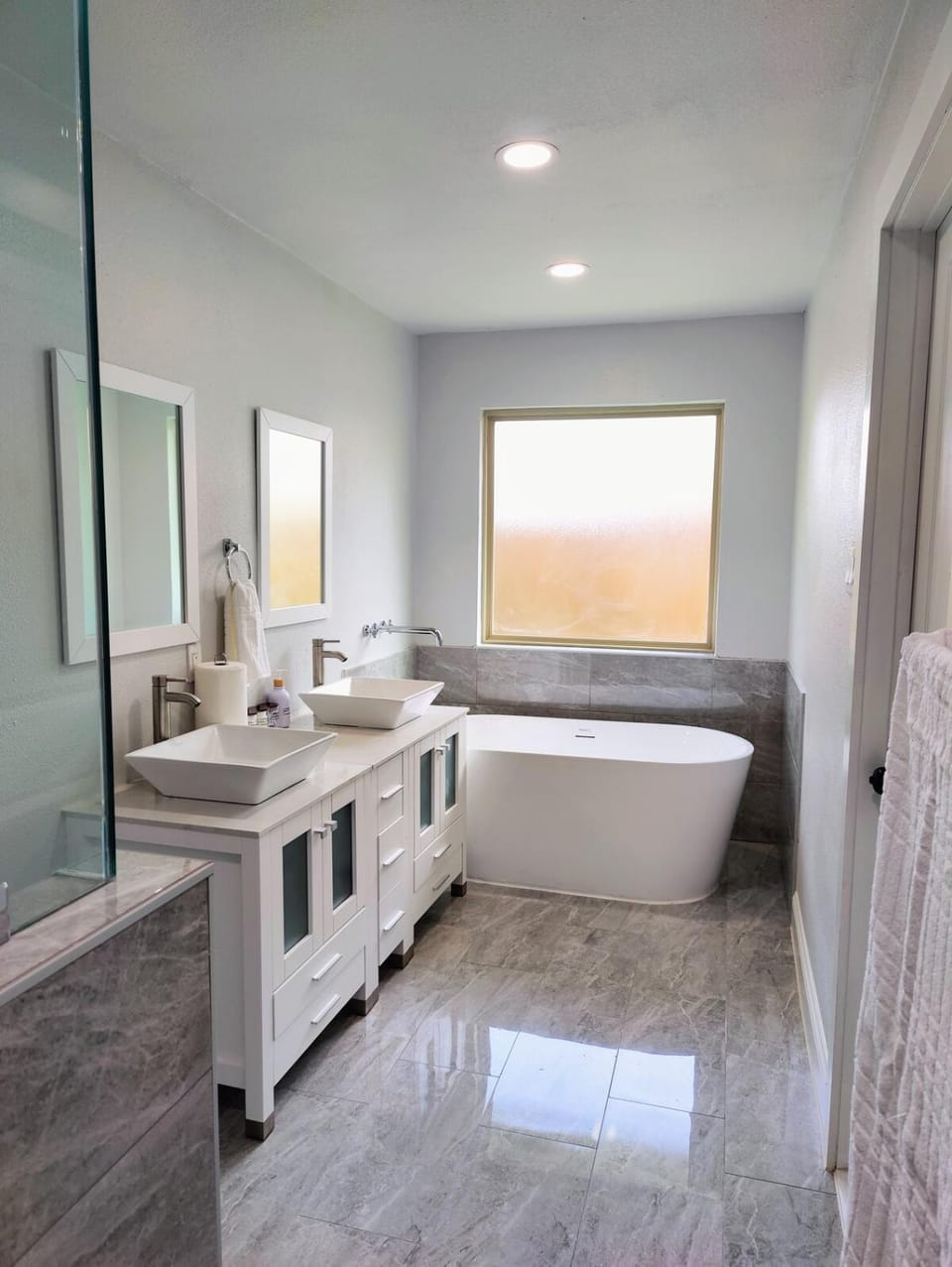 Bathroom, Bath, towels