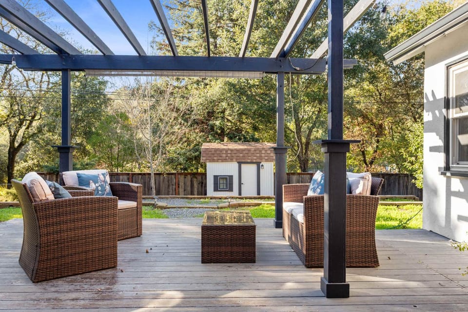 Private Acre with BBQ Patio 5min to Healdsburg Plaza House in Healdsburg