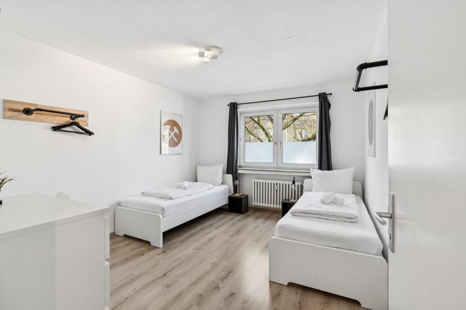 Budget Room 3 Bedrooms perfect for Workers Apartment in Gelsenkirchen
