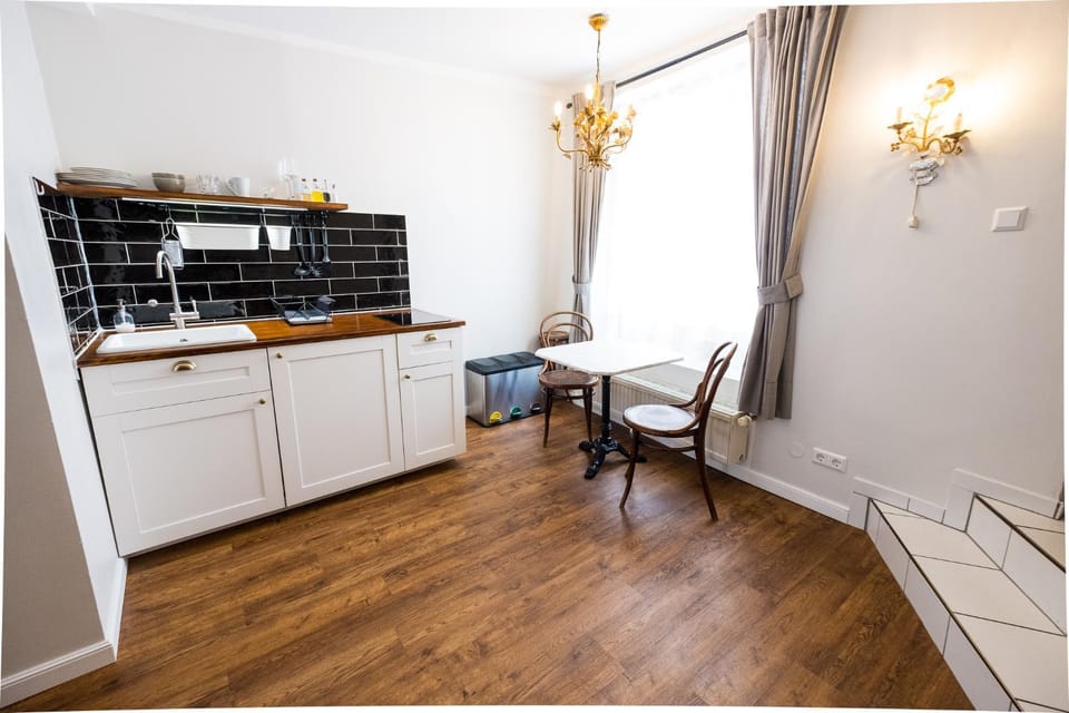 Kitchen or kitchenette, Seating area, Dining area