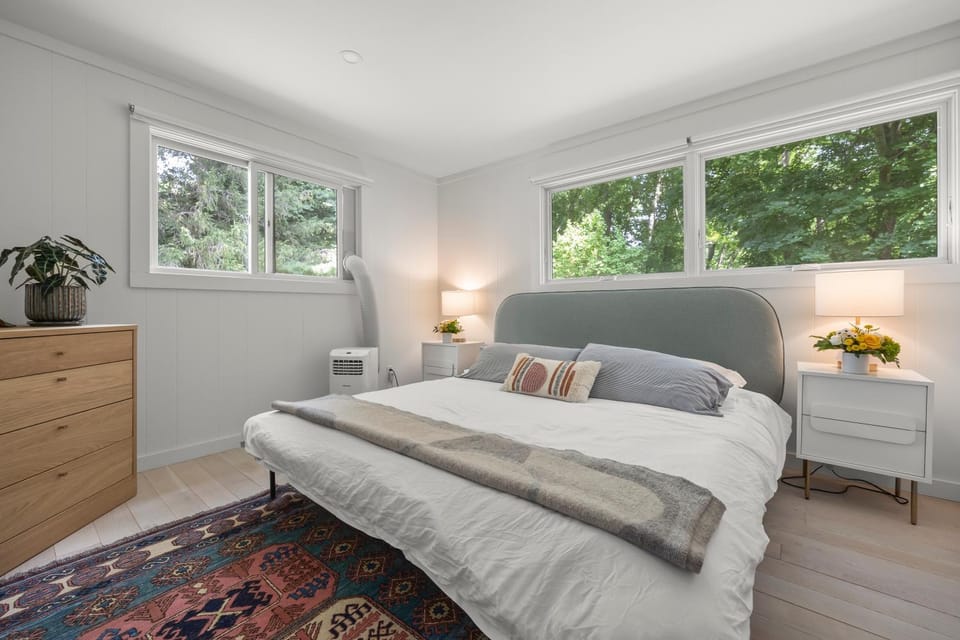 Bed, View (from property/room), Bedroom, Garden view
