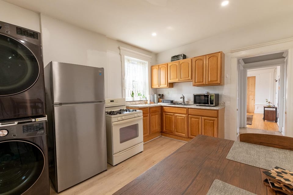 Newark Hideaway - Travelers, Visitors to NYC & NJ Apartment in Newark