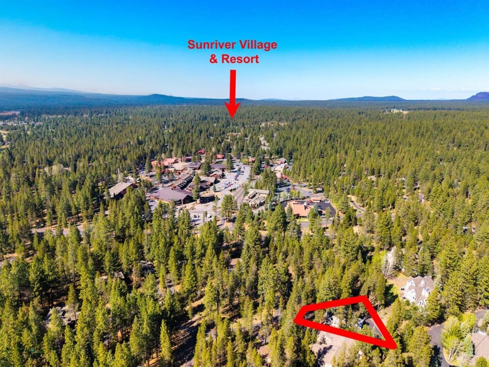 Walk to the Village, Hot-tub, AC, Bikes,SHARC,BBQ The Village Nook at Backwoods Country House in Sunriver