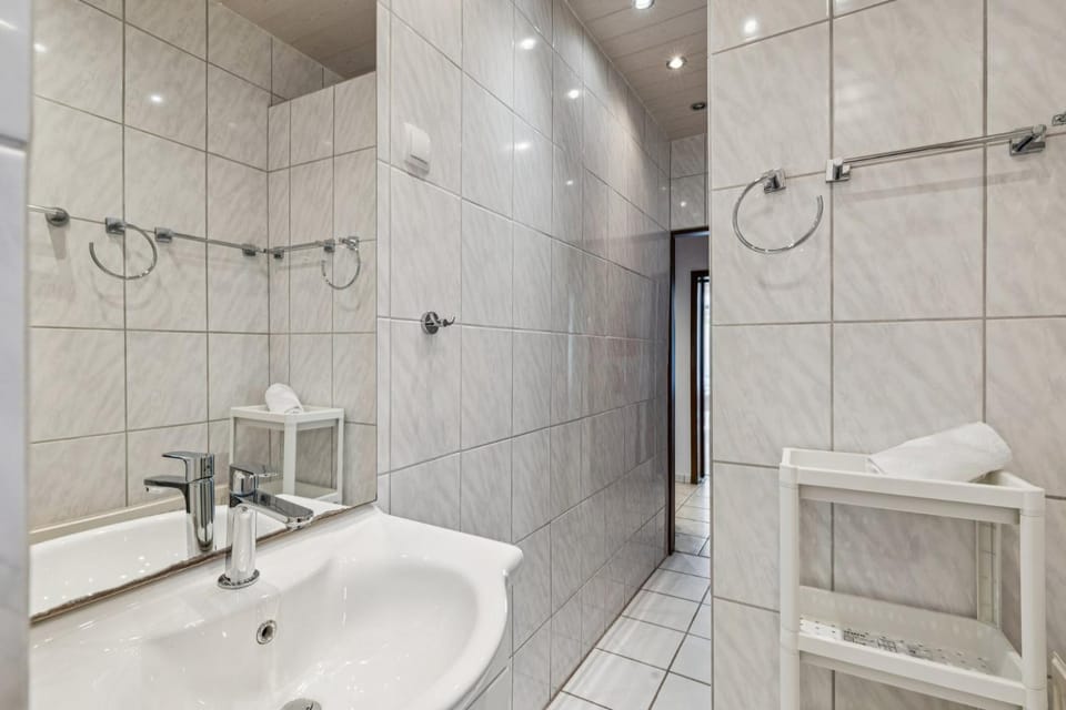 Budget Room 3 bedrooms 5 beds perfect for workers Apartment in Gelsenkirchen