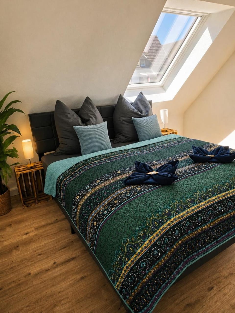Bed, Photo of the whole room, Bedroom