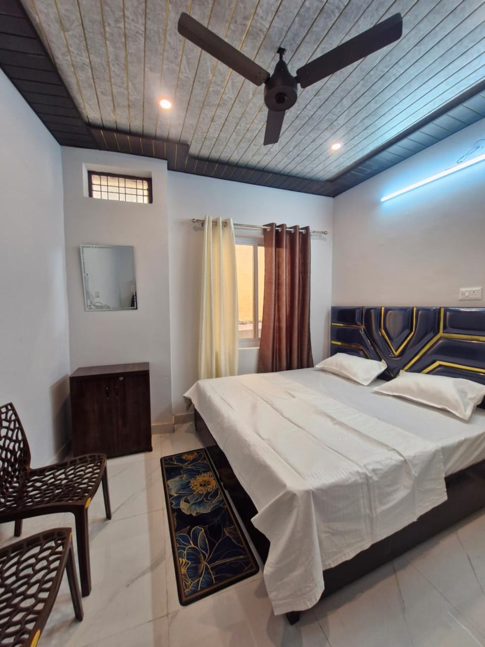 Bed, Living room