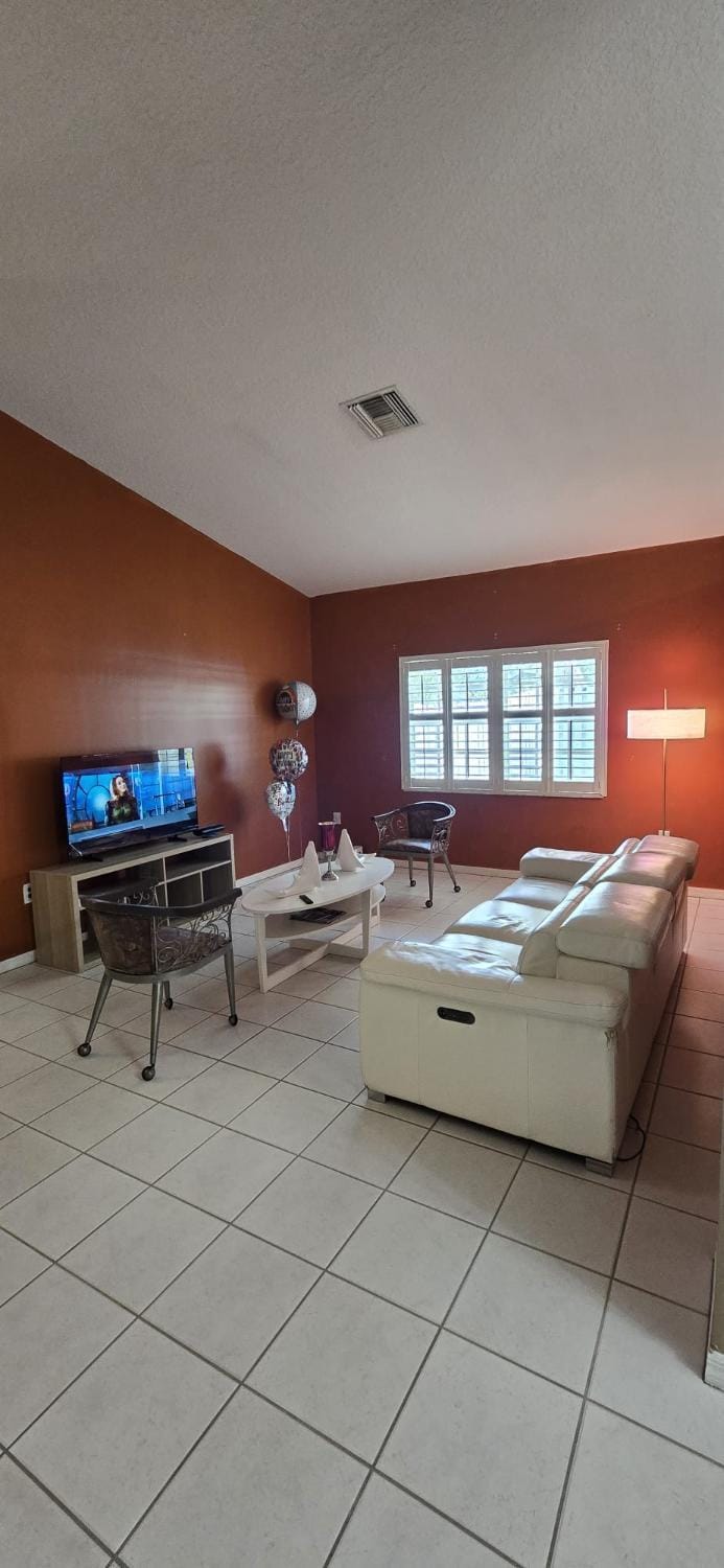 Across from Sawgrass Mall- Next to Amerant Bank Arena House in Plantation