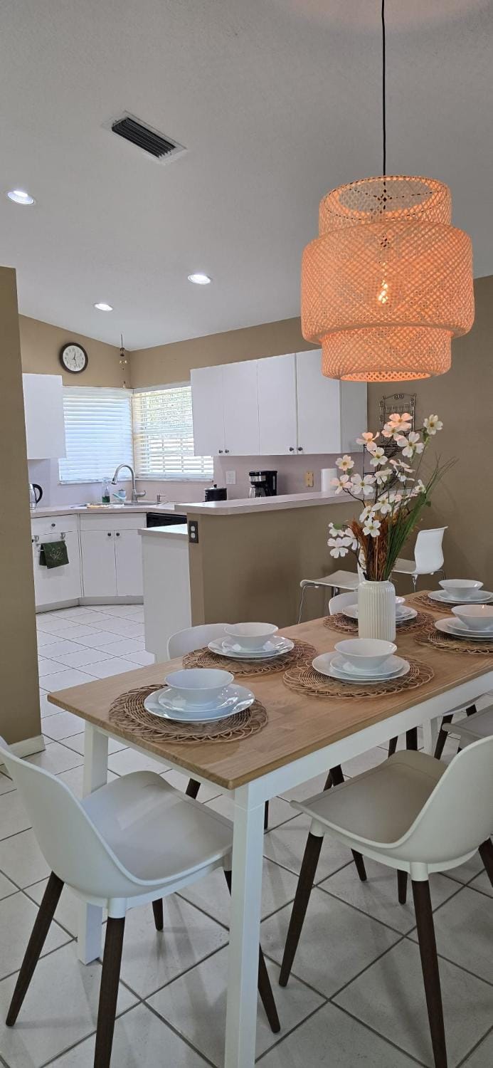 Across from Sawgrass Mall- Next to Amerant Bank Arena House in Plantation