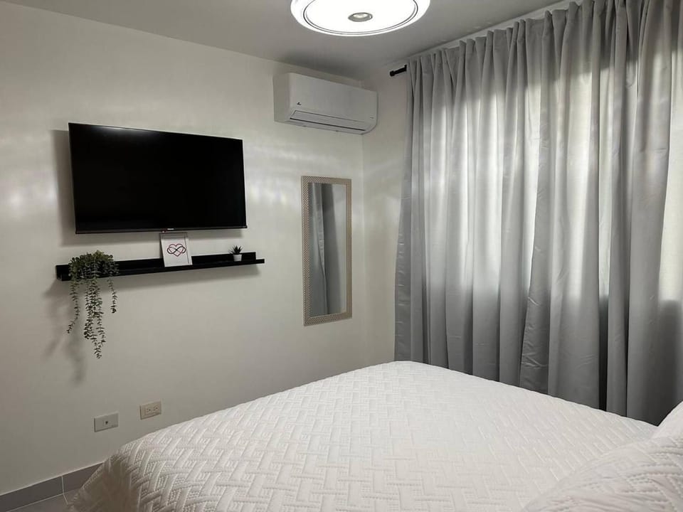 Communal lounge/ TV room, Bed, TV and multimedia, Bedroom