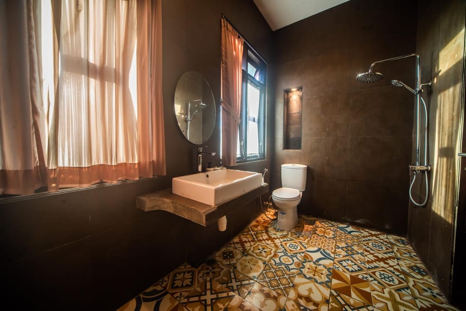 Shower, Toilet, Bathroom, towels
