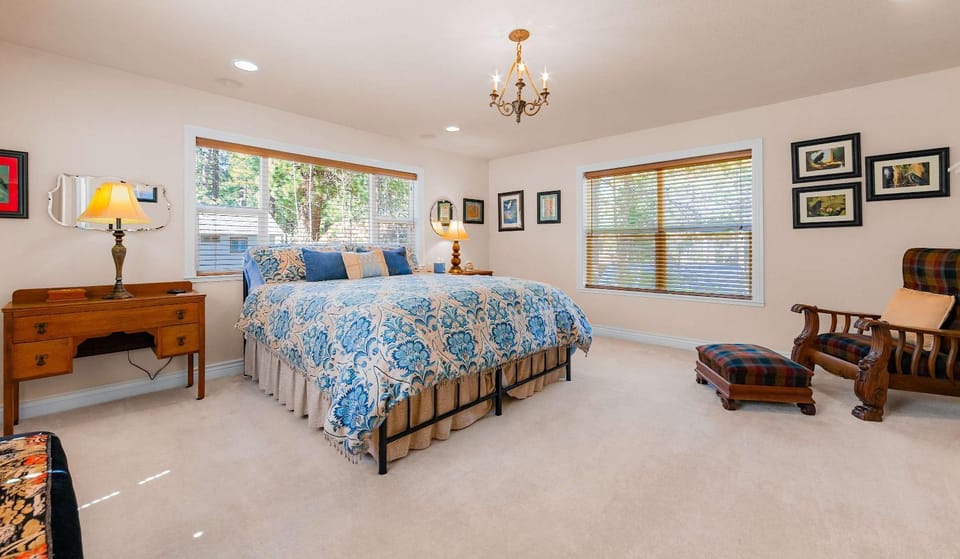 Royal Retreat Quiet & Cozy House in South Lake Tahoe