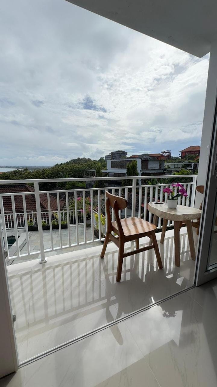 Cozy 1 Guest House Uluwatu Near Beach Bed and Breakfast in Kuta Selatan